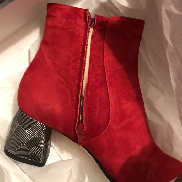 Red, Suede bootie made in Italy New in box size 39 1/2 - Picture 3 of 5
